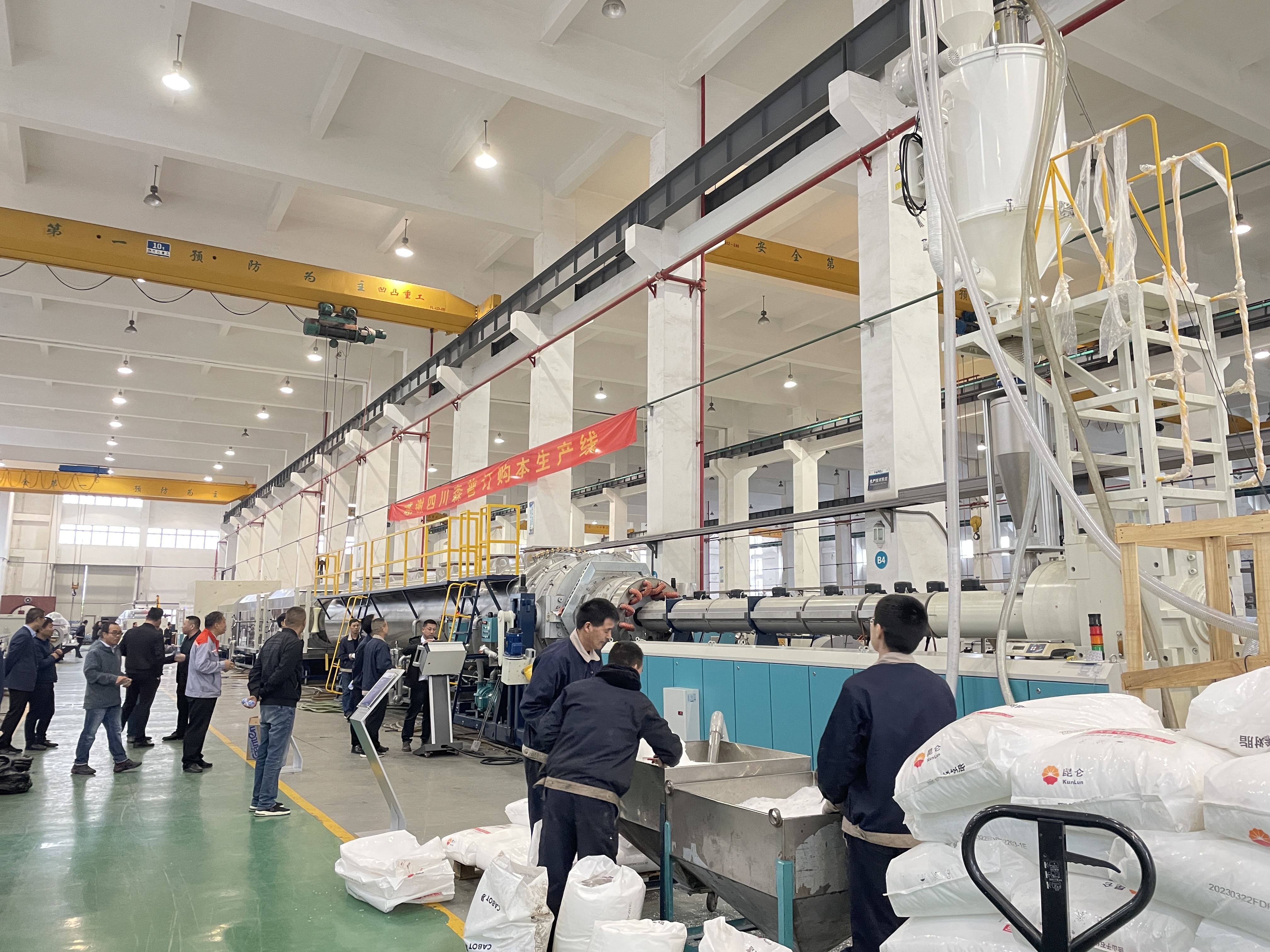 تاثیر انتخاب مواد بر عملکرد اکسترودر پلاستیک: انتخاب رزین مناسب مقدمه