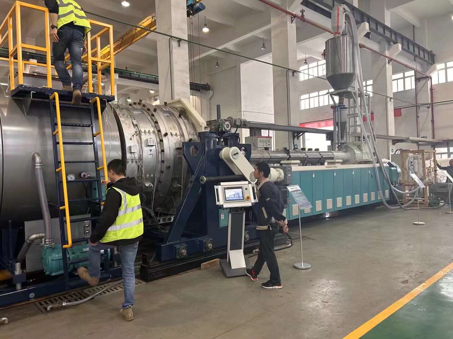 نکات کلیدی برای راه اندازی تجهیزات و فناوری تولید لوله های پلی اتیلن با قطرهای بزرگ بالای 2000 میلی متر